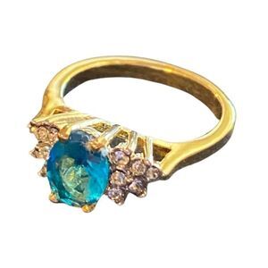 Stunning Sz 6 Gold Tone Blue Crystal Ring Made with Swarovski Crystals